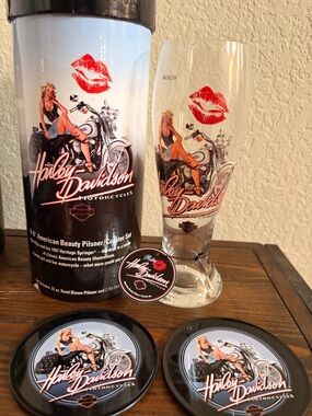 Harley-Davidson White and Black American Beauty Pilsner Glass Tag